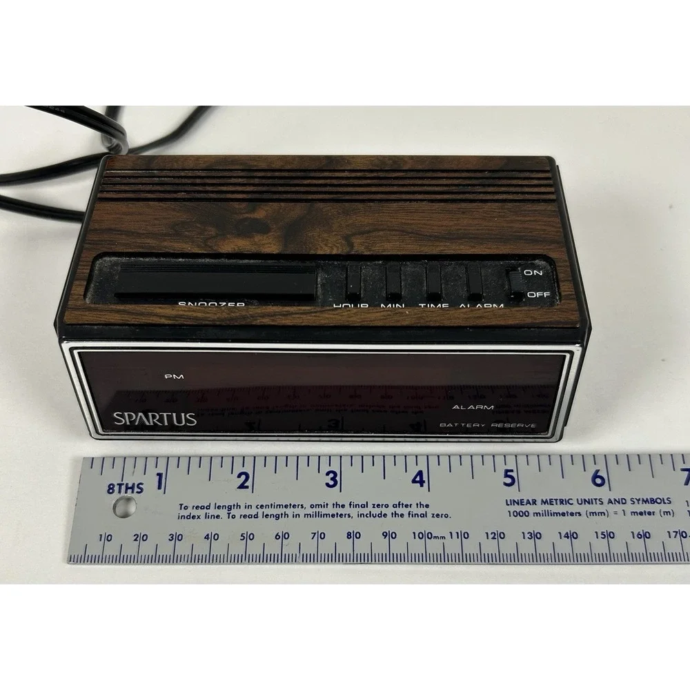 VTG Wood Grain Red LED Display 80s Retro Plug In Alarm Clock TESTED & WORKING